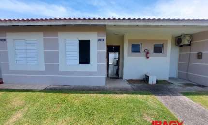 Casa em condomínio fechado com 2 quartos para alugar na Avenida Paulo Roberto Vidal, 2494, Bela Vista, Palhoça, 40 m2 por R$ 2.300