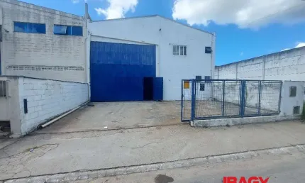 Barracão / Galpão / Depósito com 2 salas para alugar na Rua Pedro Theisen Júnior, 710, Aririu, Palhoça, 358 m2 por R$ 6.500