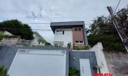 Casa com 3 quartos para alugar na Rua Professor João Tolentino, 71, Agronômica, Florianópolis, 230 m2 por R$ 15.000