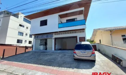 Excelente Casa 3 dormitório(s) em Capoeiras - Florianópolis