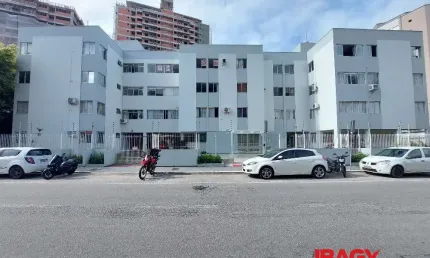 Apartamento com 3 quartos para alugar na Rua Adhemar da Silva, 352, Kobrasol, São José, 79 m2 por R$ 2.750