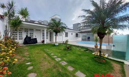 Casa com 4 quartos para alugar na Rua Senador Milton Campos, 303, Coqueiros, Florianópolis, 170 m2 por R$ 7.000