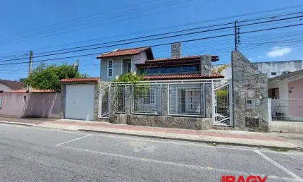 Casa com 5 quartos para alugar na José Francisco Cunha, 222, Roçado, São José, 283 m2 por R$ 5.900