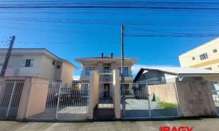 Apartamento com 2 quartos para alugar na Rua Aurora Julia Martins, 198, Barra do Aririú, Palhoça, 50 m2 por R$ 1.800