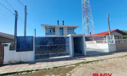 Apartamento com 2 quartos para alugar na Rua Júlia Caetano Dutra, 131, Praia de Fora, Palhoça, 60 m2 por R$ 2.300