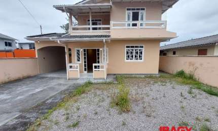 Casa com 6 quartos para alugar na Rua Bezerra de Menezes, 46, Centro, Palhoça, 200 m2 por R$ 4.200