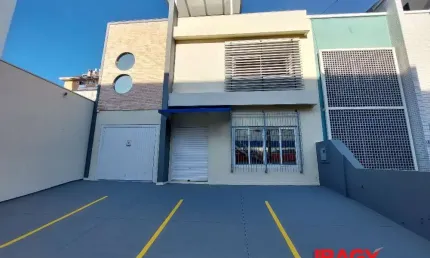 Prédio com 9 salas para alugar na Rua São João Batista, 65, Agronômica, Florianópolis, 500 m2 por R$ 15.000