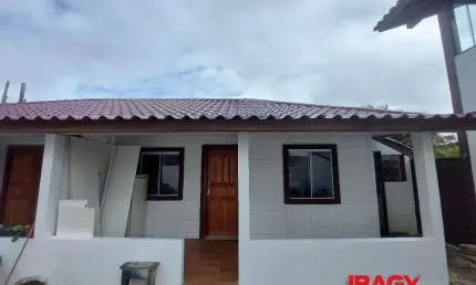 Excelente Casa 2 dormitório(s) em Barra da Lagoa - Florianópolis