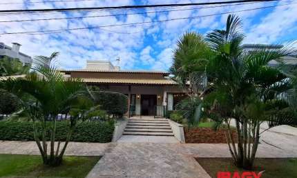Casa com 3 quartos para alugar na Rua dos Meros, 23, Jurerê Internacional, Florianópolis, 270 m2 por R$ 17.000
