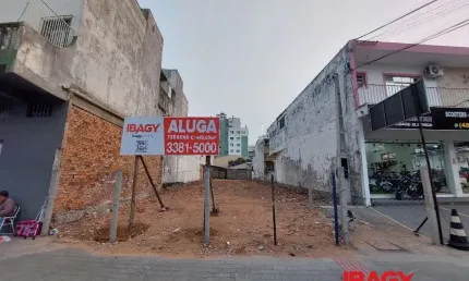 Terreno comercial para alugar na Avenida Leoberto Leal, 191, Barreiros, São José, 445 m2 por R$ 4.200