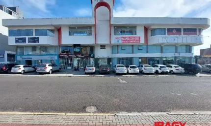 Ponto comercial com 1 sala para alugar na Avenida Leoberto Leal, 1205, Barreiros, São José, 114 m2 por R$ 6.800