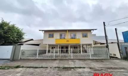 Apartamento com 1 quarto para alugar na Rua Vereadora Olívia Emília Guedert Brum, 365, Barra do Aririú, Palhoça, 38 m2 por R$ 1.000