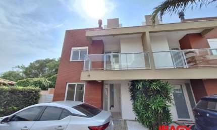 Casa em condomínio fechado com 3 quartos para alugar na Rua Grumixama, 215, Campeche, Florianópolis, 161 m2 por R$ 6.150
