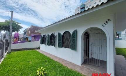 Casa com 3 quartos para alugar na Rua Adhemar da Silva, 1140, Kobrasol, São José, 204 m2 por R$ 10.900