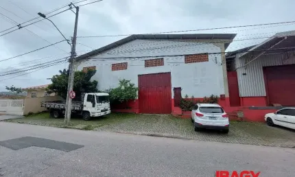 Barracão / Galpão / Depósito com 6 salas para alugar na Rua Nossa Senhora de Guadalupe, 604, Serraria, São José, 746 m2 por R$ 18.000