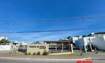Casa em condomínio fechado com 3 quartos para alugar na Rua João Bernadino da Rosa, 353, Pedra Branca, Palhoça, 206 m2 por R$ 8.500
