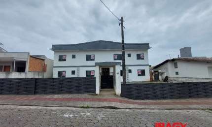 Apartamento com 2 quartos para alugar na Valmira Maria de Farias, 56, Bela Vista, Palhoça, 49 m2 por R$ 1.600