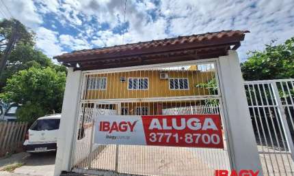 Casa com 2 quartos para alugar na Rua Leonel Pereira, 419, Cachoeira do Bom Jesus, Florianópolis, 59 m2 por R$ 2.700