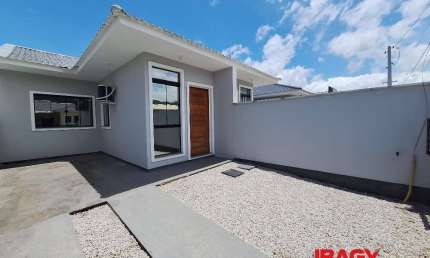 Casa com 2 quartos para alugar na Milton Sperandio, 69, Bela Vista, Palhoça, 48 m2 por R$ 1.800