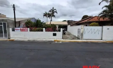 Excelente casa 2 dormitório(s) em praia joão rosa - biguaçu