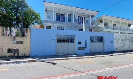 Casa com 2 quartos para alugar na Rua Pedro Bunn, 1447, Jardim Cidade de Florianópolis, São José, 84 m2 por R$ 3.590