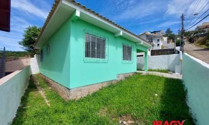 Casa com 3 quartos para alugar na Maria Filomena de Souza, 9, Cacupé, Florianópolis, 80 m2 por R$ 4.500