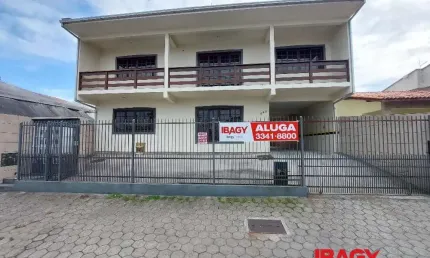 Casa em condomínio fechado com 2 quartos para alugar na Rua Santos Dumont, 840, Ponte do Imaruim, Palhoça, 68 m2 por R$ 1.980