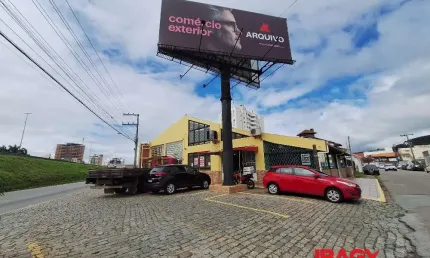 Ponto comercial para alugar na Orlando Silva, 121, Roçado, São José