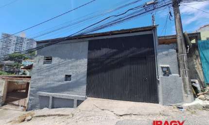 Casa com 1 quarto para alugar na Rua Professora Áurea Cruz, 107, Estreito, Florianópolis, 30 m2 por R$ 1.800