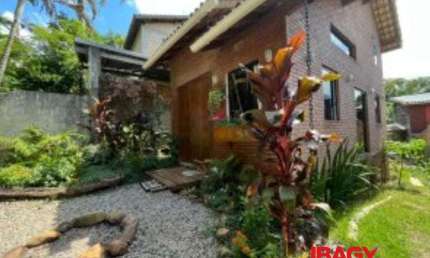 Excelente Casa 2 dormitório(s) em Pântano do Sul - FLORIANÓPOLIS