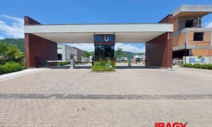 Casa em condomínio fechado com 3 quartos para alugar na Avenida Deltaville, 301, Beira Rio, Biguaçu, 110 m2 por R$ 5.500
