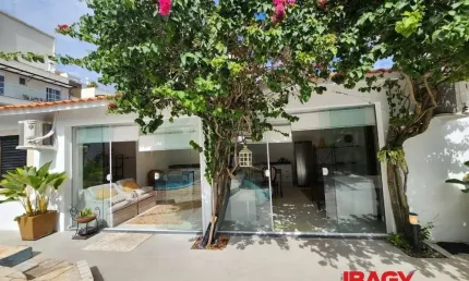 Apartamento com 1 quarto para alugar na João Alexandrino Daniel, 78, Campeche, Florianópolis, 27 m2 por R$ 3.200