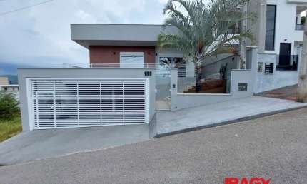 Casa com 3 quartos para alugar na Helena Shmtiz da Silva, 155, São Sebastião, Palhoça, 200 m2 por R$ 5.990