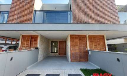 Casa com 3 quartos para alugar na Travessa Iracema das Chagas Pires, 151, Campeche, Florianópolis, 127 m2 por R$ 7.000