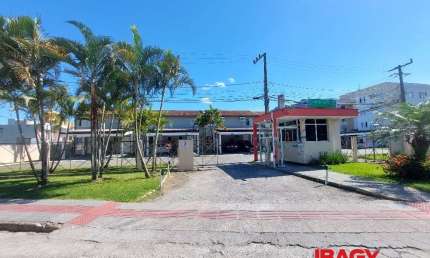 Casa em condomínio fechado com 2 quartos para alugar na Rua Mathias Schell, 22, Sertão do Maruim, São José, 62 m2 por R$ 1.550