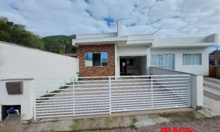 Excelente Casa 2 dormitório(s) em Praia de Fora - Palhoça