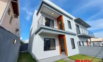 Excelente casa 3 dormitório(s) em carianos - florianópolis