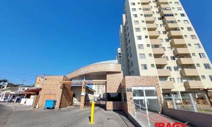 Apartamento com 2 quartos para alugar na Rua Adão Manoel da Silva, 197, Areias, São José, 56 m2 por R$ 2.200