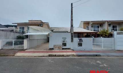 Casa com 2 quartos para alugar na Rua Eritrina, 140, Potecas, São José, 53 m2 por R$ 2.600