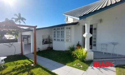 Casa com 4 quartos para alugar na Rua Jornalista Lázaro Bartolomeu, Centro, Florianópolis, 297 m2 por R$ 15.000