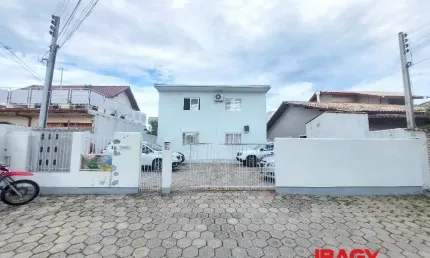 Excelente Apartamento 1 dormitório(s) em Carianos - Florianópolis