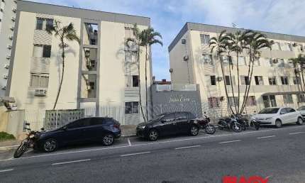 Apartamento com 3 quartos para alugar na Rua São José, 56, Centro, Biguaçu, 95 m2 por R$ 2.500