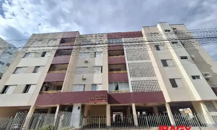 Apartamento com 3 quartos para alugar na Rua Mediterrâneo, 73, Córrego Grande, Florianópolis, 81 m2 por R$ 3.400