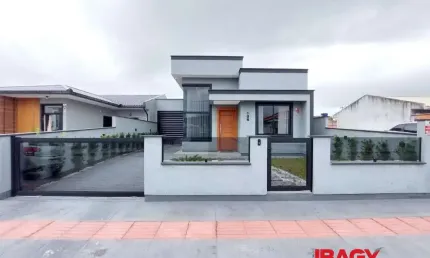 Casa com 3 quartos para alugar na Caraúna, 106, Bela Vista, Palhoça, 87 m2 por R$ 4.900