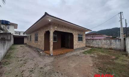 Casa com 3 quartos para alugar na Emídio Goulart, 218, Fundos, Biguaçu, 128 m2 por R$ 2.800