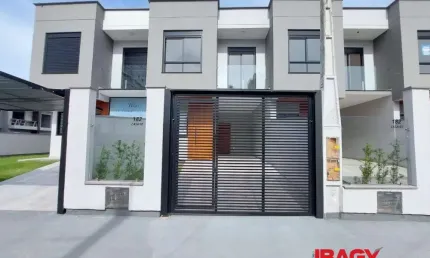 Casa com 3 quartos para alugar na Genova, 182, Pagani, Palhoça, 91 m2 por R$ 4.200