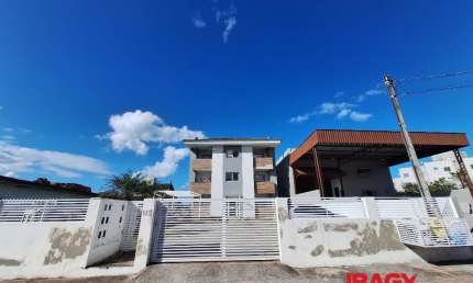 Apartamento com 2 quartos para alugar na Caetano de Medeiros, 537, Aririu, Palhoça, 64 m2 por R$ 1.400