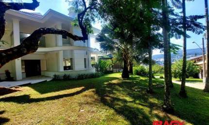 Casa em condomínio fechado com 4 quartos para alugar na CAPITÃO ROMULDO DE BARROS, 705, Carvoeira, Florianópolis, 477 m2 por R$ 20.500