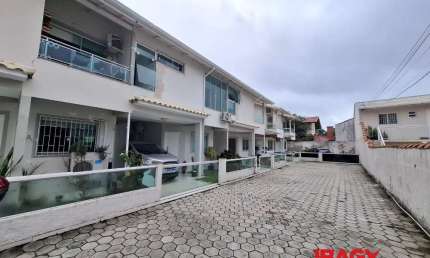 Casa com 3 quartos para alugar na Nossa Senhora Aparecida, 290, Ingleses do Rio Vermelho, Florianópolis, 111 m2 por R$ 3.550