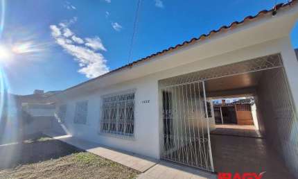 Casa com 3 quartos para alugar na Rua Benjamin Gerlack, 1432, Fazenda Santo Antônio, São José, 115 m2 por R$ 3.500